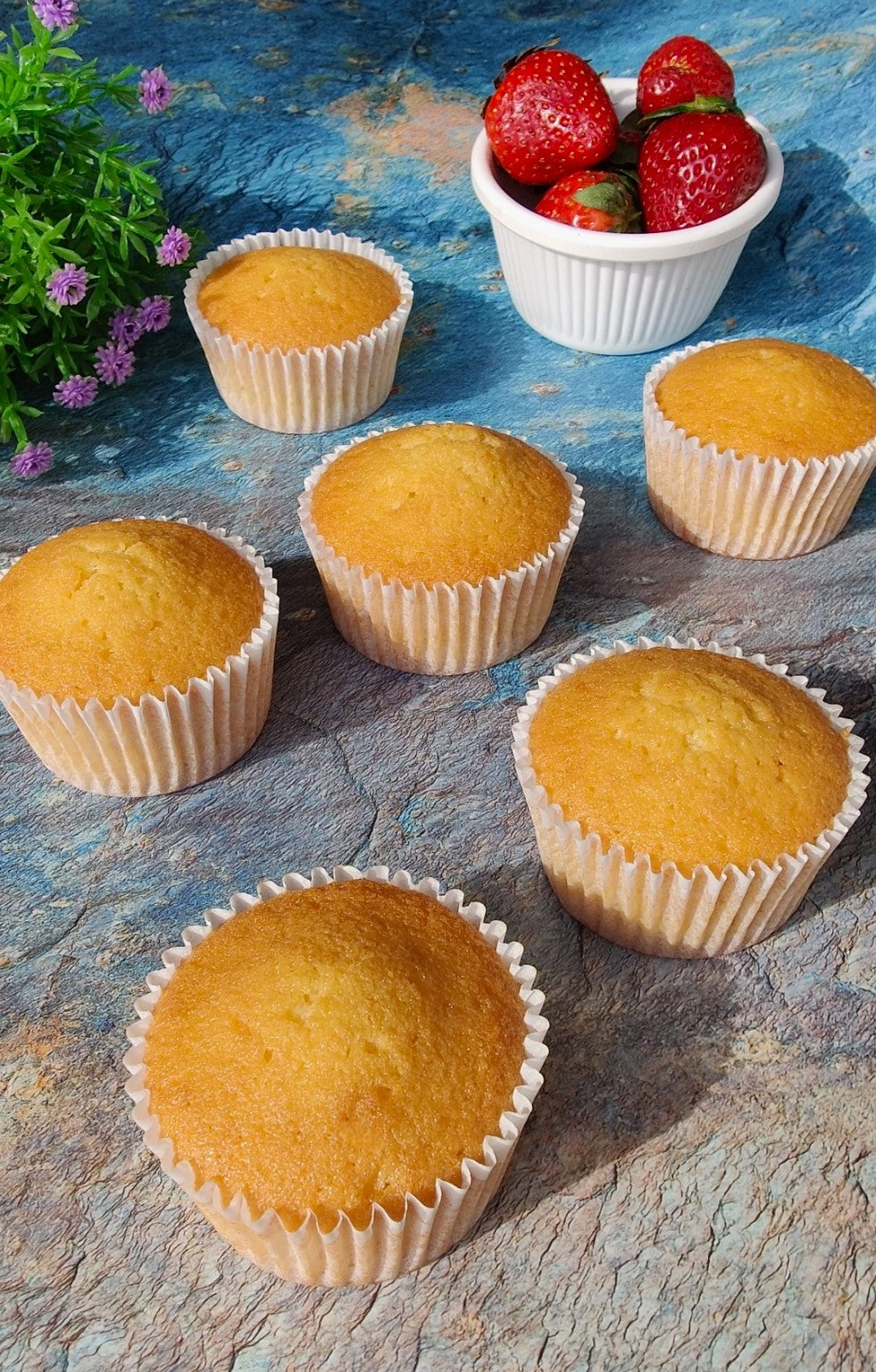 Vanilla Cupcakes (6 Pieces)